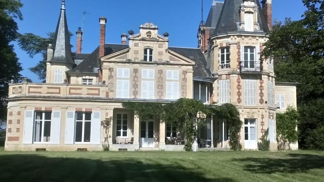 Chateau De Maucouvent Challuy Exterior foto