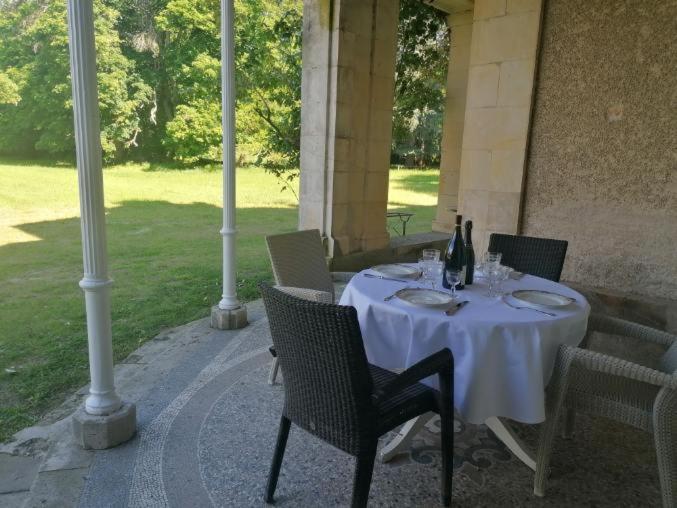 Chateau De Maucouvent Challuy Exterior foto