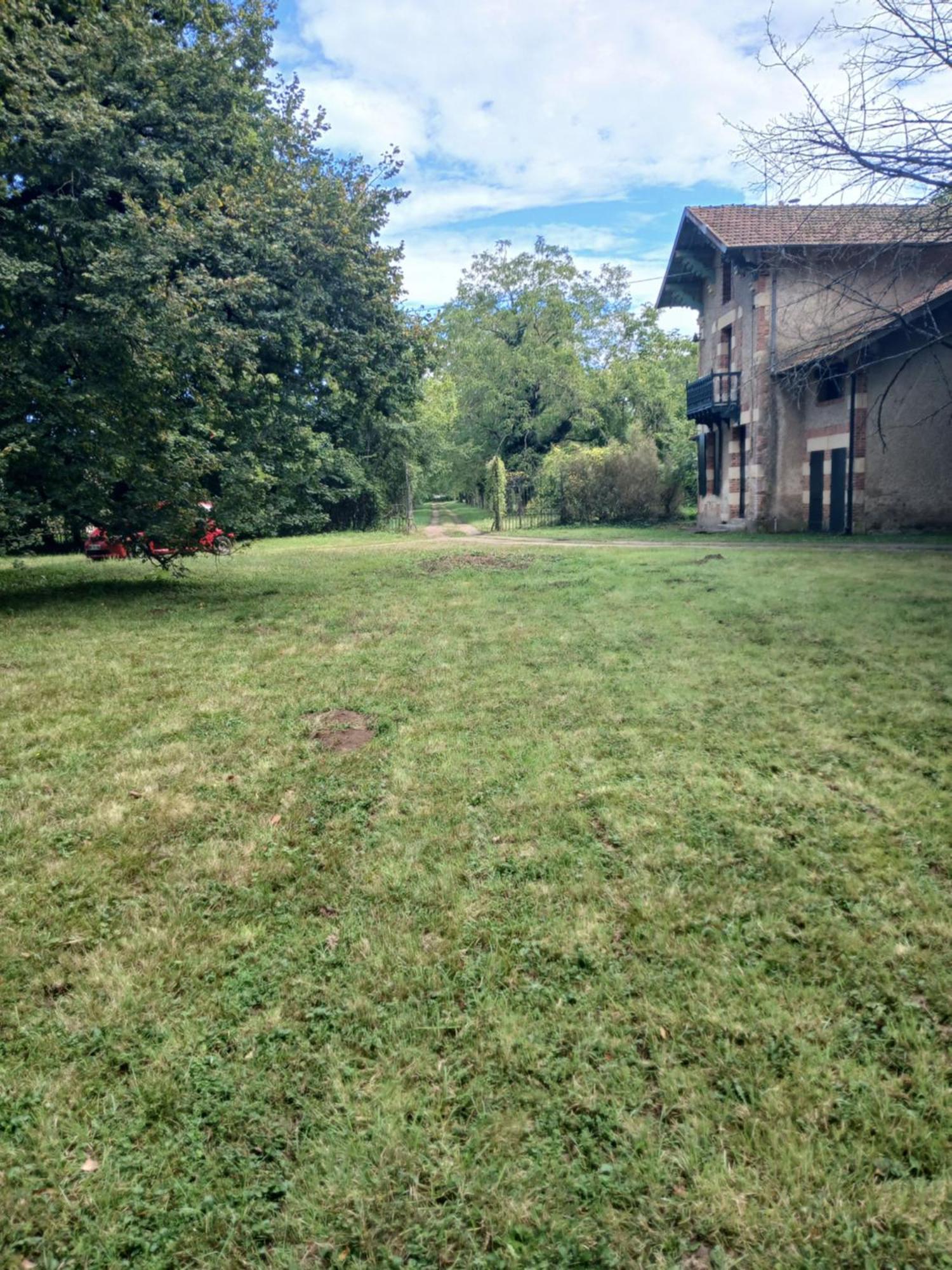 Chateau De Maucouvent Challuy Exterior foto